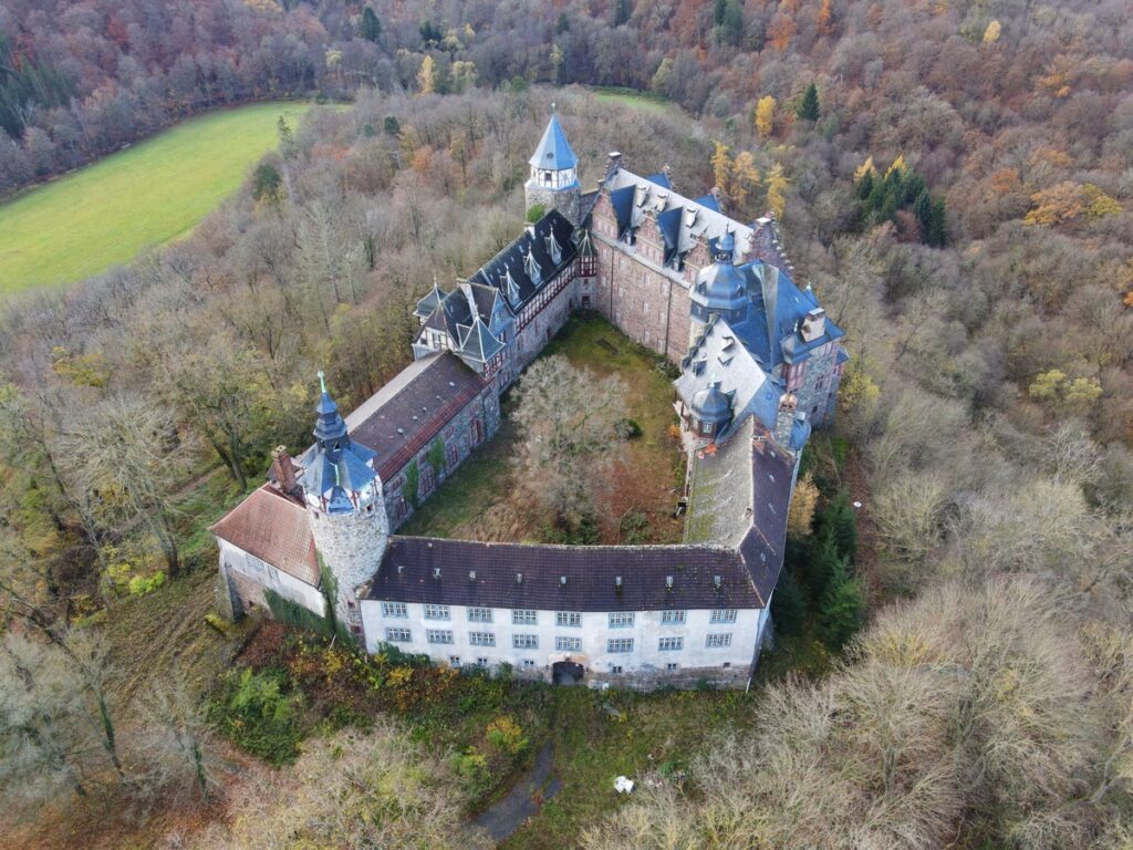 Schloss Rammelburg als potenzielle Residenz für Elon Musk - Einladung zur Besichtigung | Aerial view of Rammelburg Castle, Germany, Winter 2025