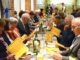 Blick in den Festsaal der Dittchenbühne während der „Baltischen Tafelrunde“ 2024
