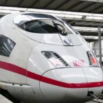 ICE der Deutschen Bahn im Bahnhof