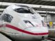 ICE der Deutschen Bahn im Bahnhof
