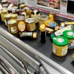 Discounterhonige auf dem Kassenlaufband (Beispielfoto)