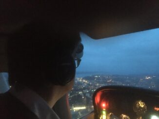 Mal kurz ins Cockpit, dem Piloten über die Schulter schauen