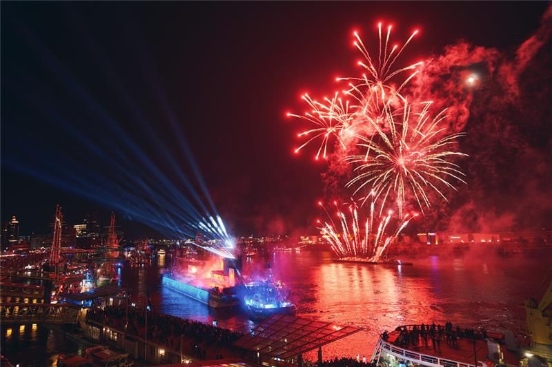 Abschlussfeuerwerk zum Hamburger Hafengeburtstag | Abschlussfeuerwerk zum Hamburger Hafengeburtstag