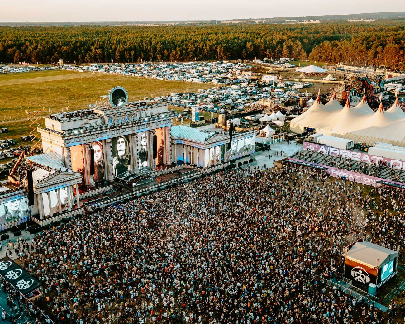 Crowd und Maistage auf dem Airbeat One | Crowd und Maistage auf dem Airbeat One