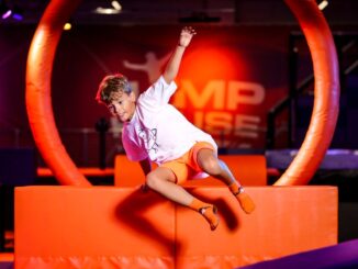 Kind springt im Jump House Hamburg