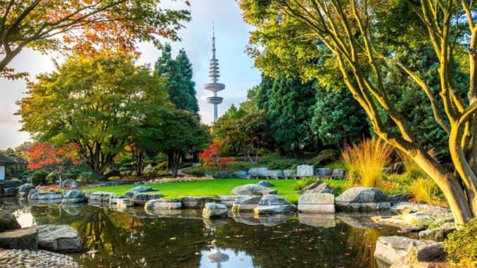 Planten un Blomen in Hamburg mit Heinrich-Hertz-Turm