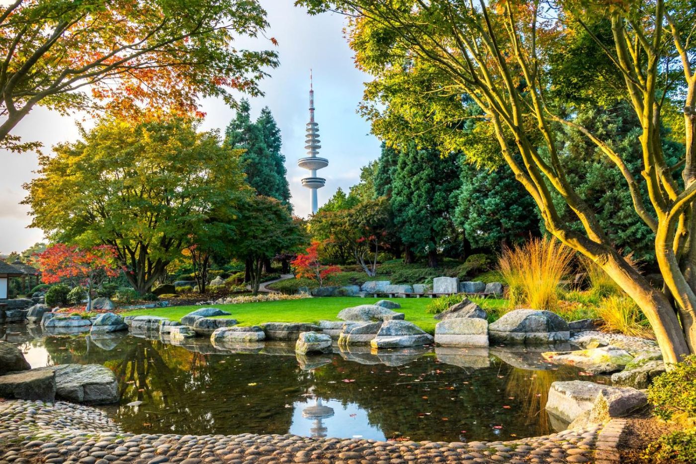 Planten un Blomen in Hamburg mit Heinrich-Hertz-Turm | Planten un Blomen in Hamburg mit Heinrich-Hertz-Turm