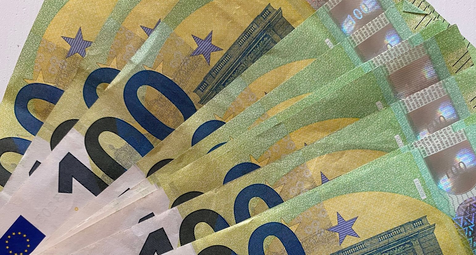 100 Euro Scheine Zuschnitt | Das Geld für sich arbeiten lassen