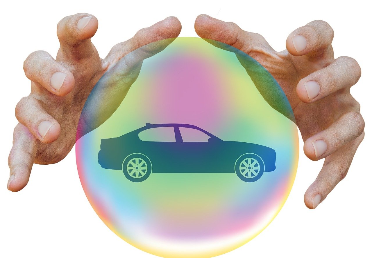 Auto in Bubble von zwei Händen geschützt | Auto in Bubble von zwei Händen geschützt