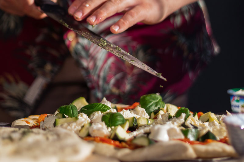 Italienischer Koch bei der Arbeit Pizza1 | .italia-duvenstedt.de - Italienischer Koch bei der Arbeit Pizza1