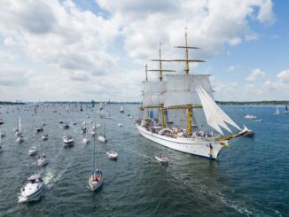 Windjammerparade, angeführt durch die Gorch Fock