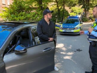 Polizeikontrolle eines Autofahrers