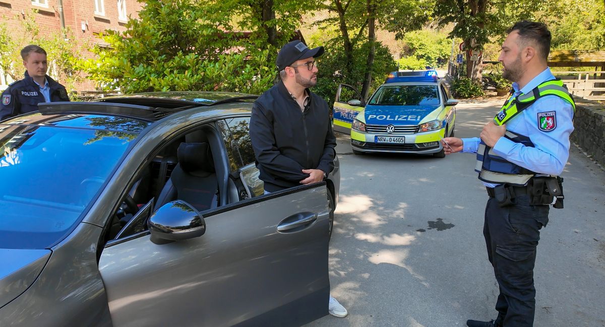 Polizeikontrolle eines Autofahrers