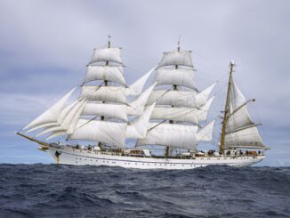 Segelschulschiff Gorch Fock unter Vollsegel auf dem Atlantik
