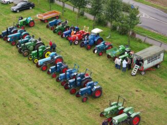 Historische Fahrzeuge beim Traktoretreffen am Kiekeberg