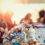 Antiquitäten auf einem Flohmarkt