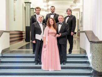 Die Nacht der 5 Tenöre -Foto auf der Treppe