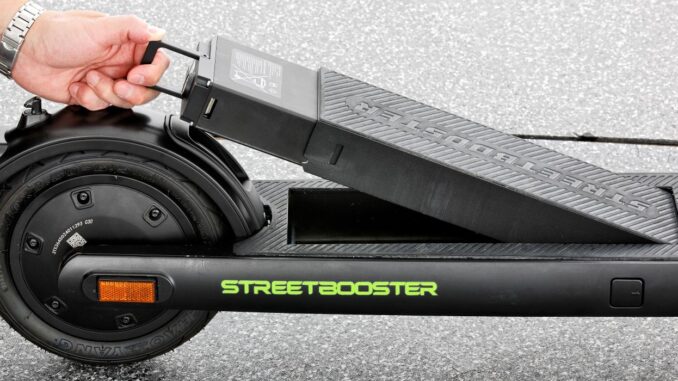 Herausnehmbarer Akku eines E-Scooters