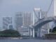Hochhäuder und Brücke in Japan