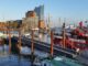 Blick vom Feuerschiff auf die Hafencity Hamburg mit Elbphilharmonie