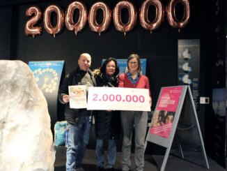 Dr. Alexandra Hentschel überrascht Iris Kolbe und Partner aus Moers