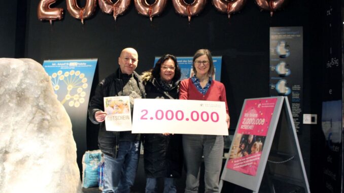 Dr. Alexandra Hentschel überrascht Iris Kolbe und Partner aus Moers