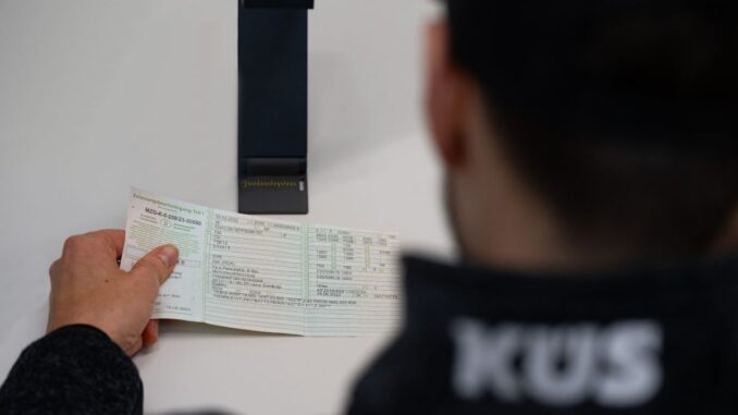 Ohne Fahrzeugschein keine HU: Er ist der "Steckbrief" des Autos