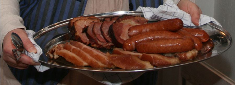 Beilagenplatte zum Graue-Erbsen-Essen an der Dittchenbühne