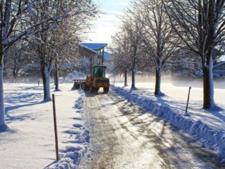 Räumfahrzeuge überholen kann sehr riskant sein