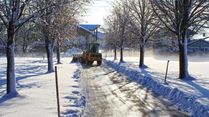 Räumfahrzeuge überholen kann sehr riskant sein