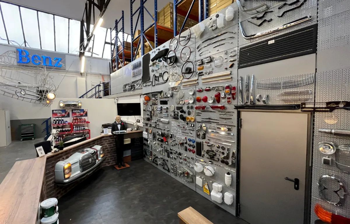 Showroom Bereich Youngtimer-Ersatzteile