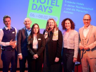Alex Wrede, Auszubildender im Hotel Tortue, Prof. Norbert Aust Präses der Handelskammer Hamburg, Auszubildende Natia Kapanadze, Kathrin Wirth-Ueberschär General Managerin Hotel Reichshof, Madeleine Marx General Managerin The Westhin Elbphilharmonie, Michael Otremba Geschäftsführer Hamburg Tourismus GmbH