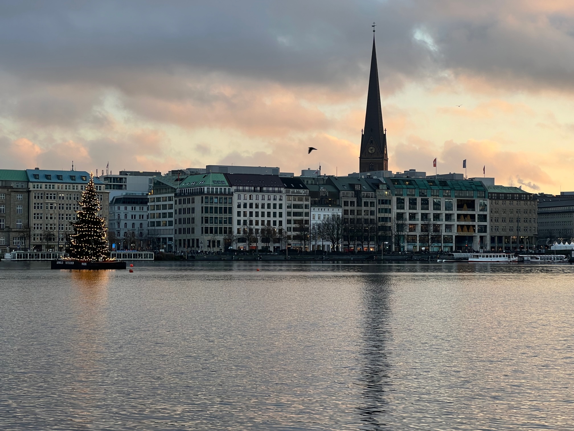 Hamburg mit Elbe und Alster - quasi weltweit einmalig! 