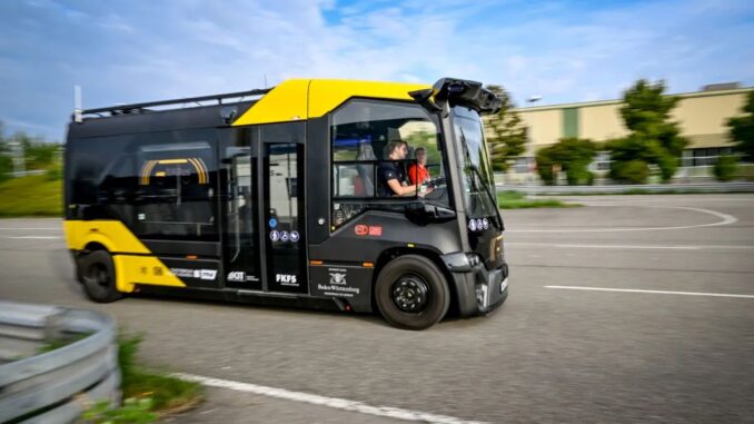 Autonomer Minibus im Testbetrieb