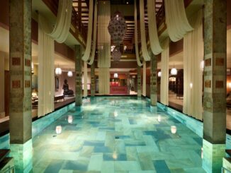 Innenpool beleuchtet