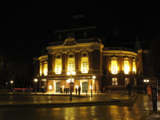Laeiszhalle Hamburg Außenansicht bei Nacht