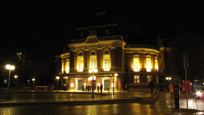 Laeiszhalle Hamburg Außenansicht bei Nacht
