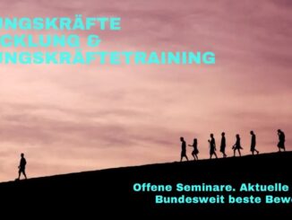 Teal German title for leadership development and training over a sunset hill, with silhouettes climbing uphill.