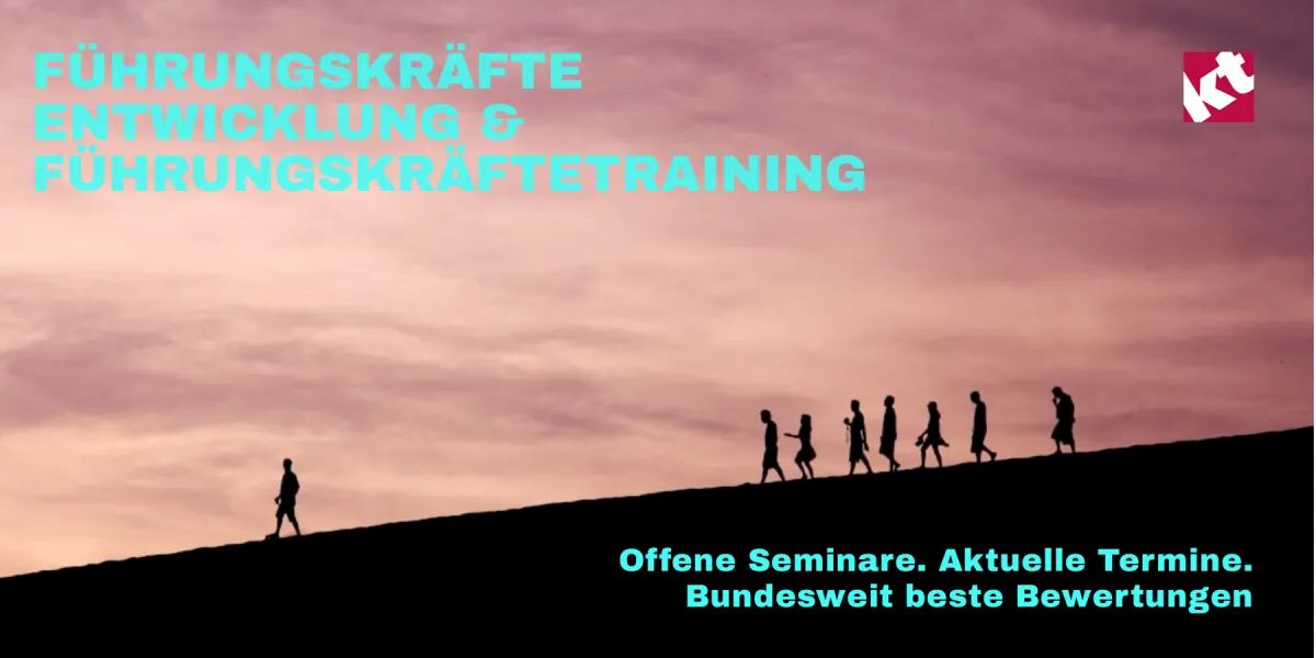 Teal German title for leadership development and training over a sunset hill, with silhouettes climbing uphill.