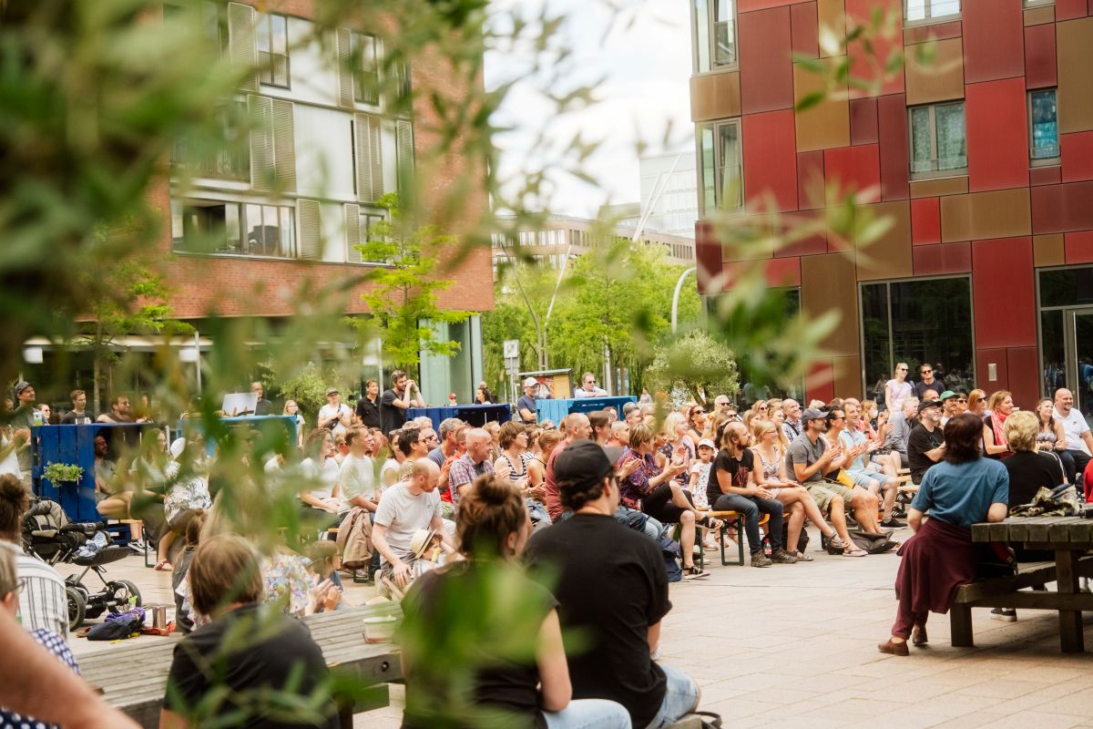 Gute Stimmung bei der Hafencity StandUpComedy