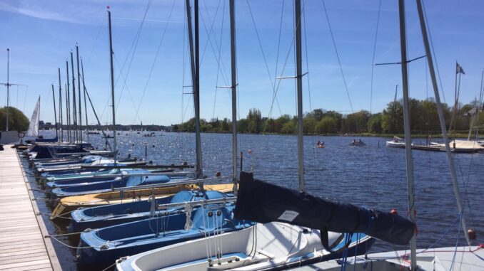 Die vielen Jollen, Conger und Kielzugvogel werden auch weiter ohne ihre Oplympischen Kollegen auf der Alster spaß haben