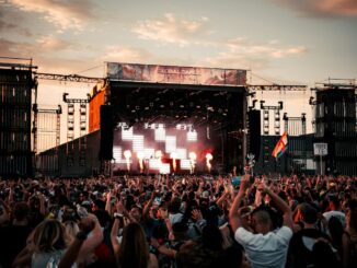 Beste Stimmung vor der Festivalbühne