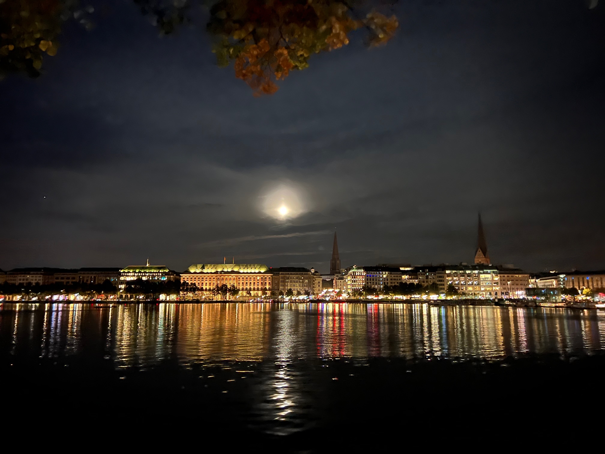 Wenn es Nacht wird in Hamburg, ist alles möglich. Auch tagsüber.