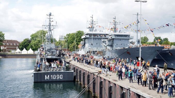 Kieler Woche auf dem Marinestützpunkt gut besucht