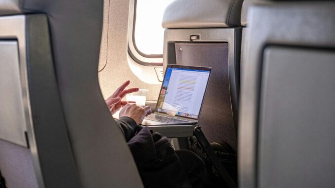 Omnipräsent aber nicht ohne Risiko: Laptop auf Reisen