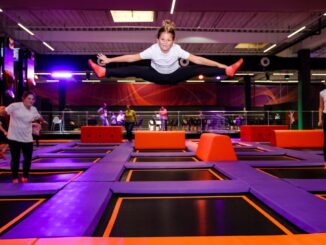 Kind springt im Jump House Hamburg