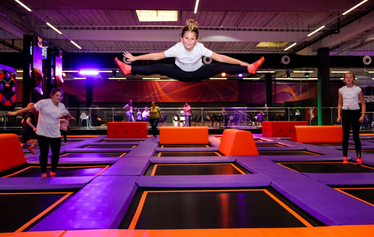 Kind springt im Jump House Hamburg