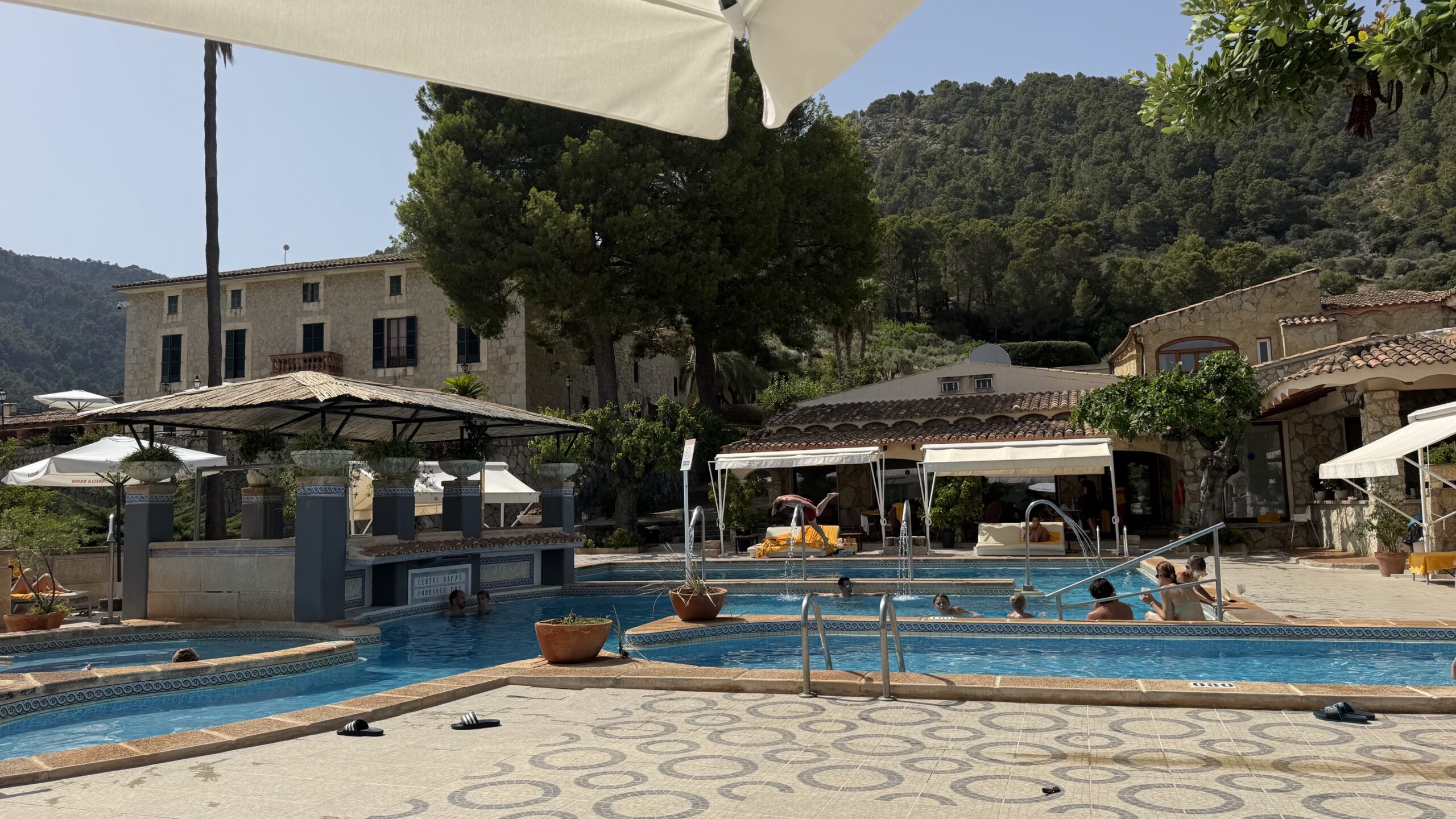 Schöne Poollandschaft, ein kleines Paradies für Kinder