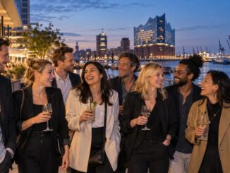 Gemeinsam feiern vor Hamburgs unverwechselbarer Hafenkulisse.