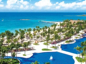 Die Poollandschaft des Hotels Bmayaco